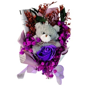 Aranjament floral Best Wishes cu ursulet de plus, trandafir mov de sapun si flori criogenate, 26x12 cm - Img 6