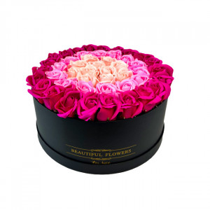 Aranjament floral Divine, in cutie rotunda neagra cu 45 trandafiri de sapun Roz