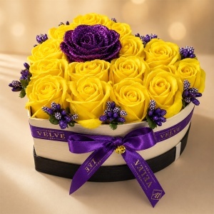 Aranjament floral in forma de inima Velvet Heart cu 15 trandafiri de sapun si accent cu sclipici, Galben - Mov - Img 3
