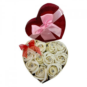 Aranjament floral Intimissimo, 11 trandafiri de sapun cu cristale artizanale, in cutie inima alb/rosu