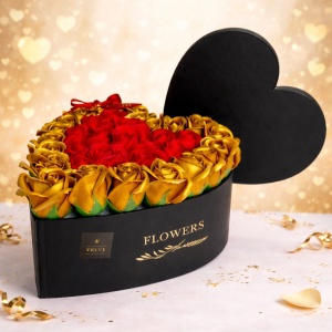 Aranjament floral Love cu 37 trandafiri de sapun in forma de inima, Auriu-Rosu