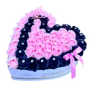Aranjament floral Love Impact, cu 51 trandafiri din sapun in doua nuante si cristale decorative, cutie alba format inima, Roz/Negru