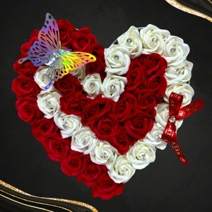 Aranjament floral Love Impact in cutie inima cu 41 trandafiri din sapun si cristale decorative, Rosu-Alb - Img 6