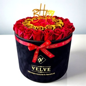 Aranjament Floral Majestic, cu trandafiri din sapun bordo, aurii si rosii, in cutie neagra de catifea, cu mesaj "Happy Birthday" - Img 2
