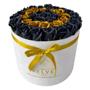 Aranjament Floral Majestic, cu trandafiri din sapun, negru si auriu, in cutie alba de catifea