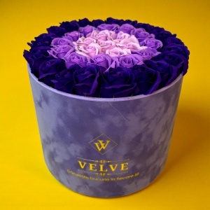 Aranjament Floral Majestic Purple, cu trandafiri din sapun, in cutie mov de catifea - Img 5