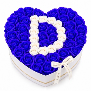 Aranjament floral personalizat cu litera, cutie inima alba cu 49 trandafiri de sapun, Albastru-Alb - Img 4