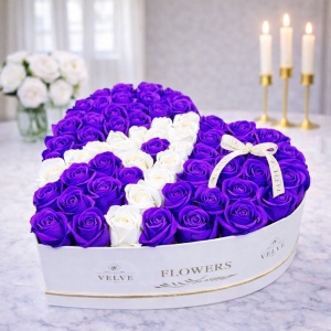 Aranjament floral personalizat cu litera, in cutie inima, cu 49 trandafiri de sapun, Mov-Alb