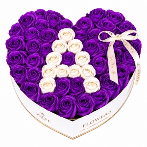 Aranjament floral personalizat cu litera, in cutie inima, cu 49 trandafiri de sapun, Mov-Alb
