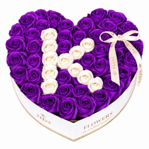 Aranjament floral personalizat cu litera, in cutie inima, cu 49 trandafiri de sapun, Mov-Alb - Img 11