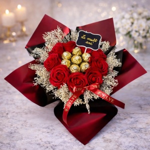 Buchet cadou Delice „La Multi Ani!”, cu 7 praline Ferrero Rocher, 9 trandafiri de sapun si broom natural criogenat - Img 2