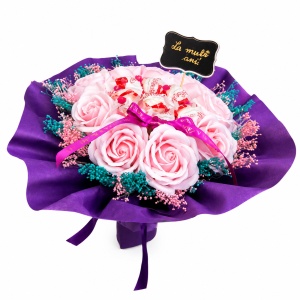 Buchet cadou Delice „La Multi Ani!”, cu 8 praline Raffaello, 9 trandafiri de sapun si broom natural criogenat