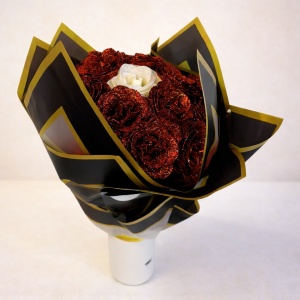 Buchet floral Glitter Red Roses cu 21 trandafiri rosii decorativi premium, 37 cm