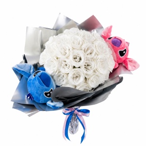 Buchet floral premium Stitch si Angel cu 35 trandafiri decorativi cu efect glitter, inaltime 45 cm, Alb