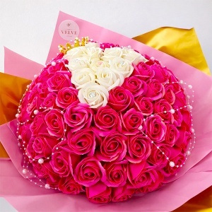 Buchet floral Royal Pink cu 101 trandafiri de sapun si accesorii decorative, 40 cm - Img 5