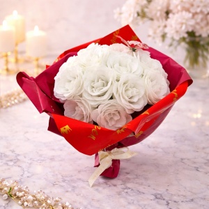 Buchet Glitter White Roses cu 21 trandafiri albi decorativi premium, 37 cm