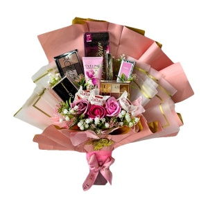 Buchet Beauty,  trandafiri de sapun, plante artizanale , praline Raffaello, produse cosmetice, Roz