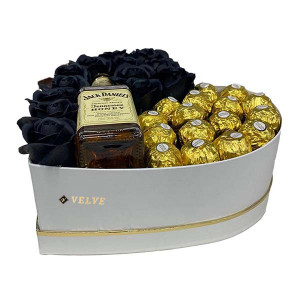 Cadou Sweet Honey cutie inima alba cu trandafiri de sapun, Jack Daniel's si praline Ferrero Rocher, negru