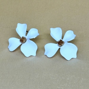 Cercei A Little Magic, cu design floral si prindere cu tija, Alb 3