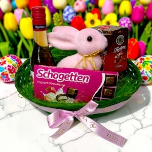 Cos de Paste Sweet Bunny Rose cu vin Lambrusco 200ml, iepuras decorativ, ciocolata Schogetten si cafea Fortuna - Img 5