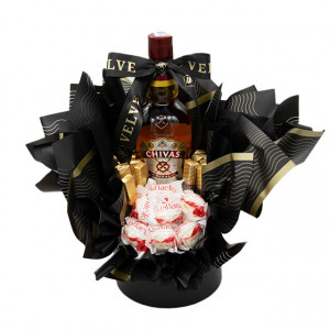 Cosulet cadou Delice pentru barbati, Chivas Regal 12 YO, 7 praline Raffaello si 12 ciocolatele Merci