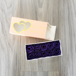 Cutie cadou 2Hearts cu 10 trandafiri de sapun, mov