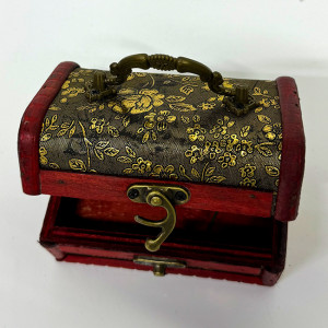 Cutie Cutie din lemn, pentru accesorii, cu aspect de cufar vintage 12 x 7 x 7, Rosu antichizatlemn, pentru accesorii, cu aspect de cufar vintage 9 x 7 x 7, Rosu antichizat