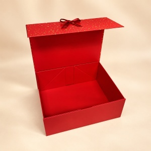Cutie pentru cadou Golden Dots, rosie cu model auriu si fundita, 25x14 cm - Img 2