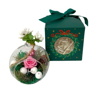 Decoratiune glob brad, cu licheni criogenati stabilizati, trandafir criogenat, ramuri de brad si merisoare, Roz