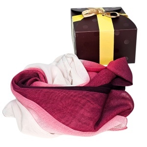 Esarfa satinata de dama, in cutie eleganta, burgundy degrade, 163x50 cm