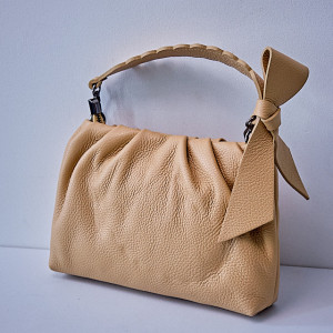 Geanta dama, UrbanElegance, din piele naturala cu fundita decorativa si detalii hobo, Crem