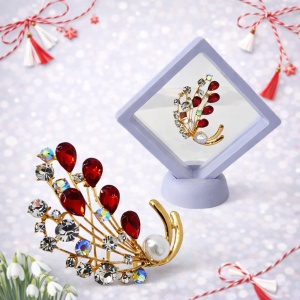 Martisor brosa Pearl Bouquet, cu cristale si perle artizanale, in suport elegant, Rosu