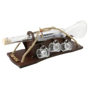 Minibar din lemn, cu sticla in forma de pusca si 6 pahare, Romania, 47×14 cm