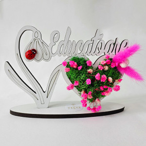 Ornament din lemn Draw Me, ce poate fi personalizat cromatic, cu tematica individuala (Educatoare), buburuza rosie, licheni stabilizati si imortele, Fucsia 3
