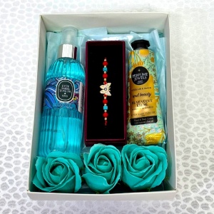 Pachet Beauty, apa de colonie 150ml Eyup Sabri-Tuncer, crema de maini si de corp 50ml Eyup Sabri-Tuncer, trandafiri din sapun, bratara cu snur, in cutie cadou, Albastru