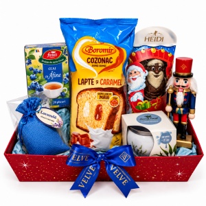 Pachet cadou Christmas Moment, cu cozonac, ciocolata, ceai, lumanare parfumata si Spargator de Nuci, in cutie festiva