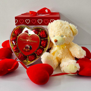 Pachet cadou pentru indragostiti, A Drop of Love, ursulet de plus 20 cm, ghirlanda artizanala cu inimioare catifelate si praline Roshen Cherry Queen 125g, ambalate in cutie deosebita 2