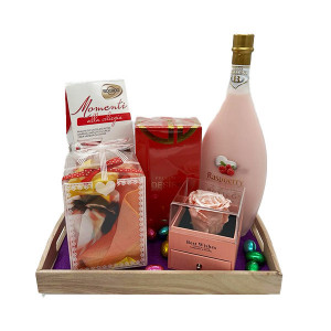 Pachet cadou Stars, Lichior Raspperry, parfum Desire de dama, cutiuta cu trandafir criogenat, praline Momenti, esarfa si 8 oua de ciocolata