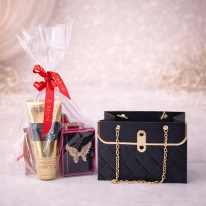 Pachet cadou Tenderness, cu brosa martisor fluture, crema pentru maini Eveline Argan&Vanilla, ciocolata Ritter Sport Cacao Mousse si cutie metalica cu trandafiri de sapun si ursulet plus, in punga eleganta tip poseta, Rosu - Img 2
