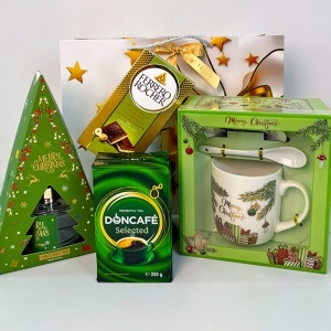 Pachet Christmas Delight, cu odorizant de camera, cafea Doncafe Selected, ciocolata Ferrero Rocher si set cana ceramica, farfurie si lingurita, in punga cadou - Img 5