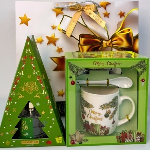 Pachet Christmas Delight, cu odorizant de camera si set cana ceramica, farfurie si lingurita, in punga cadou, Verde - Img 3