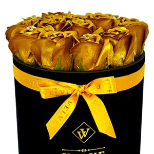 Pachet Crystal Beauty, cu aranjament floral, parfum arabesc Extrait de parfum Samah Onyx, Riiffs, Unisex 100 ml, praline Raffaello 80g, Auriu - Img 5