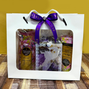 Pachet cadou Eyup, spray de corp 250ml Eyup Sabri-Tuncer, crema de maini si de corp 50ml Eyup Sabri-Tuncer, praline Raffaello 40gr, esarfa, in punga cadou, Mov