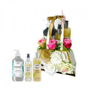 Pachet GiftDay, Lotiune Hidratanta de maini si corp I Love 500ml, Gel de dus I Love 375ml, Spray de corp I Love 150ml si aranjament floral