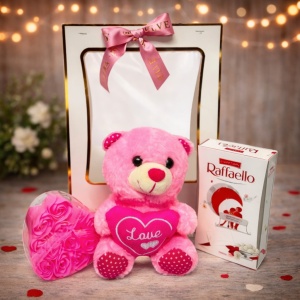 Pachet Love, cu ursulet de plus 20cm, cutie in forma de inima cu trandafiri din sapun, praline Raffaello 80gr, Roz