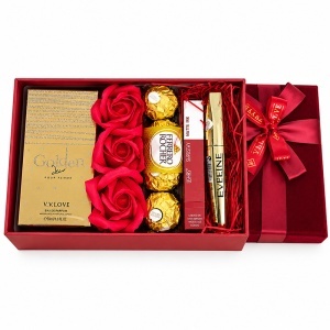 Pachet pentru femei cu parfum Golden Silver 30 ml, ruj mat USHAS, mascara Eveline, Ferrero Rocher si trandafiri de sapun rosii - Img 3