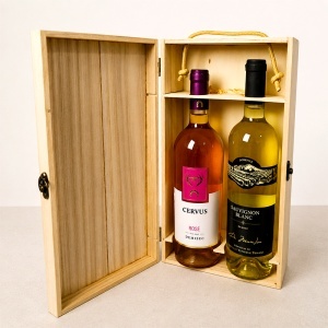 Pachet premium 2 vinuri in cutie din lemn gravata cu ilustratie conac - Img 5