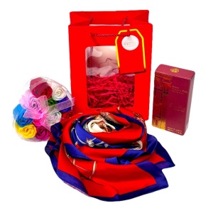 Pachet Secret, parfum arabesc, extract de parfum Barakkat femei 50 ml, cutiuta trandafiri din sapun, esarfa dama, in punga eleganta, Rosu
