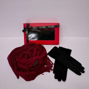 Pachet Secret Santa pentru femei, cu fular lung si manusi elegante, asortate, in cutie cu fereastra de prezentare, Burgundy, 25x15cm