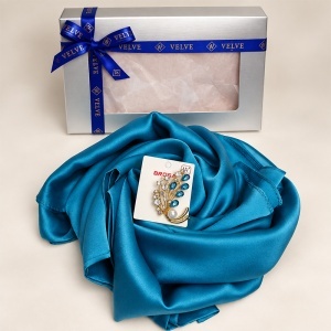 Pachet Silky pentru femei cu esarfa eleganta si brosa, 170 x 90 cm, Albastru turcoaz - Img 3